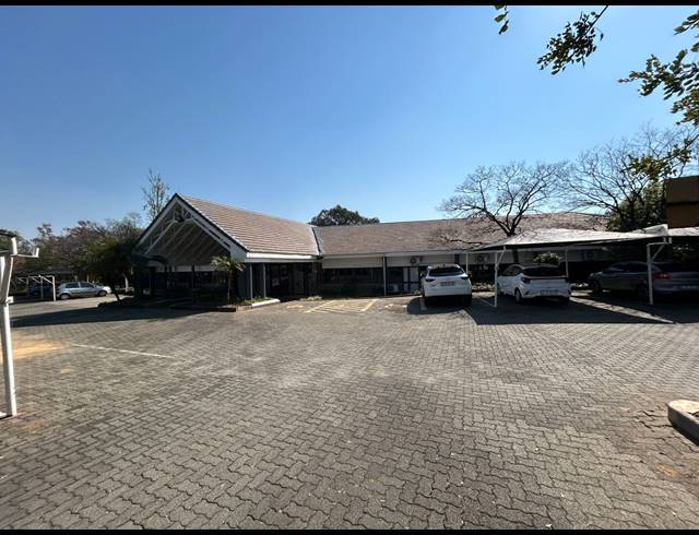 1,610M² OFFICE FOR SALE IN WOODMEAD